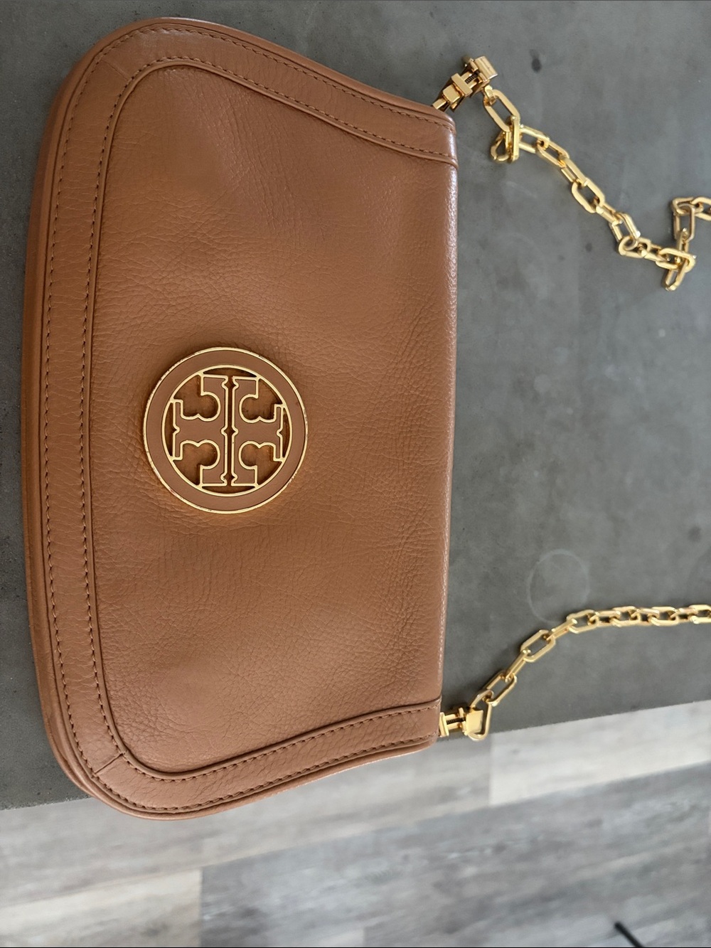 Tory Burch Tan Leather Chain Crossbody with Gold Hardware - Picture 2 of 7